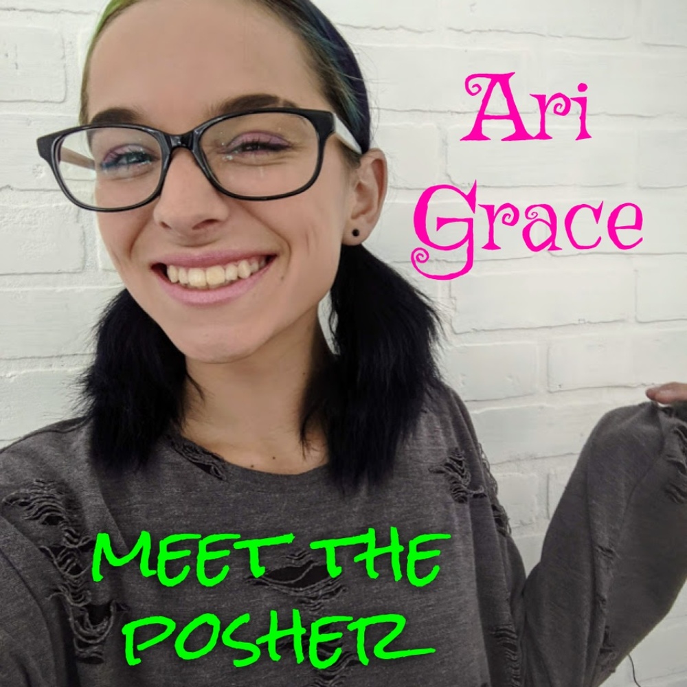 I'm Ari Grace :D
